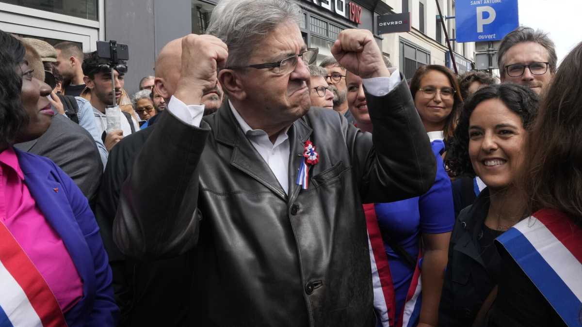 Immagine di Mélenchon urla al golpe perché Macron applica la costituzione