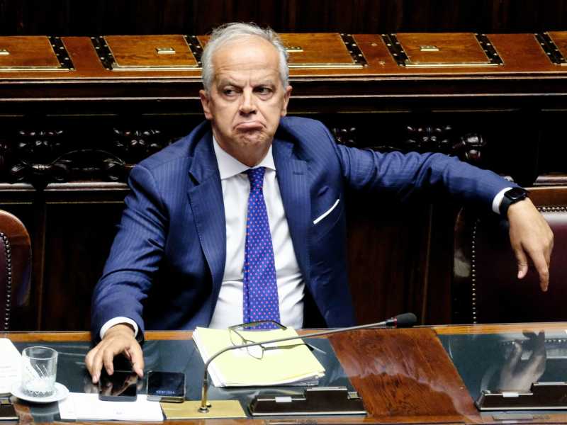 Rep. sfregia l'Irpinia, De Mita e Scalfari solo per fare un dispetto a Piantedosi