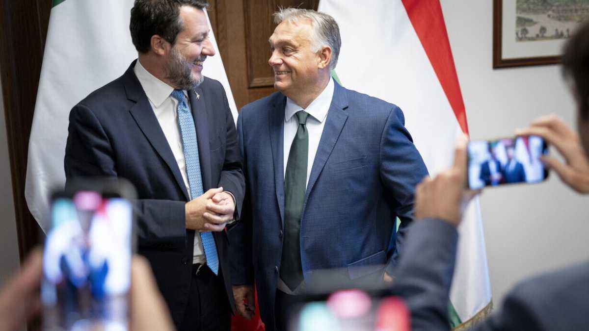 Immagine di Orban incontra l'"eroe" Salvini: "Sei il patriota più ricercato d'Europa"