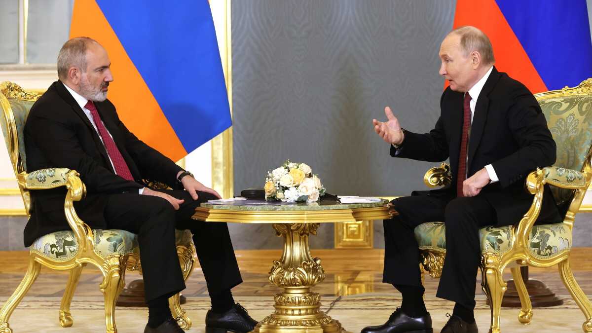 Immagine di L'Armenia sventa un colpo di stato organizzato da Mosca. Così Erevan si è avvicinata all'Ue