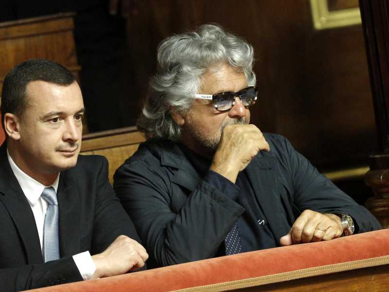 Casalino: "Mi spiace per la guerra Grillo-Conte. Stiamo sbagliando linea politica"