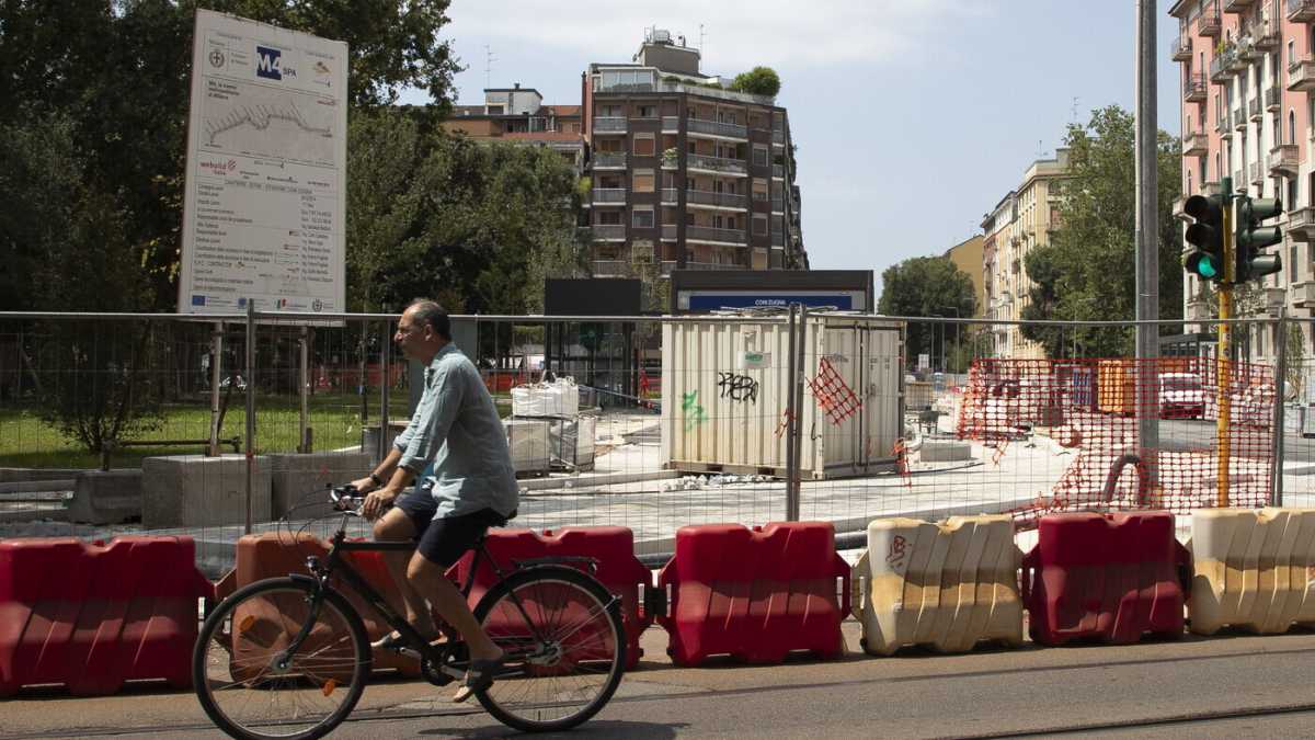 Immagine di Milano, 12 miliardi bloccati: cantieri fermi e accuse di lottizzazione abusiva. Anche Confindustria lancia l'allarme