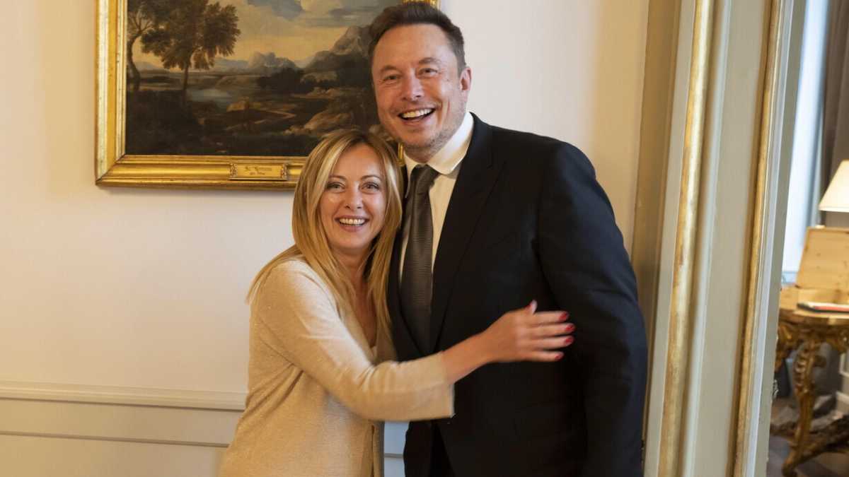 Immagine di Viva Meloni con Musk: l'amicizia con il capo di Tesla può diventare un tesoro