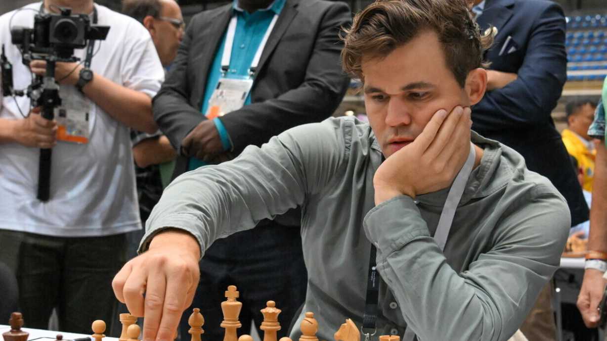 Immagine di Kasparov applaude Carlsen, grande non solo negli scacchi
