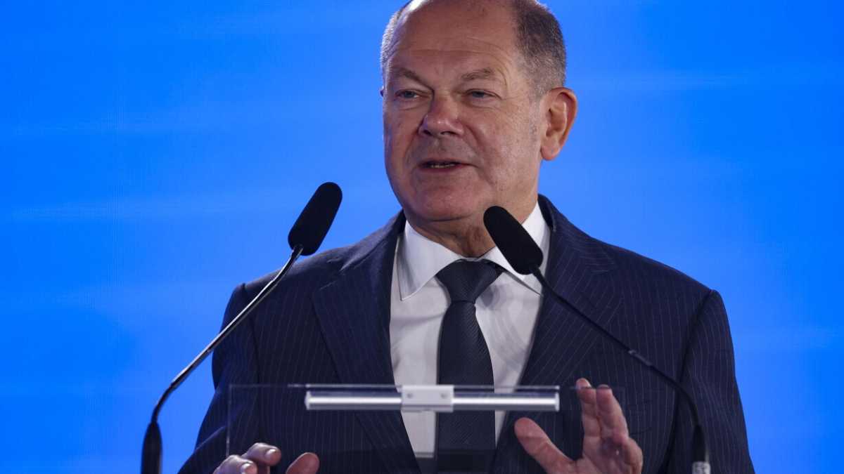 Immagine di Unicredit sale al 21 per cento di Commerzbank, Scholz boccia l’operazione: “Atto ostile”