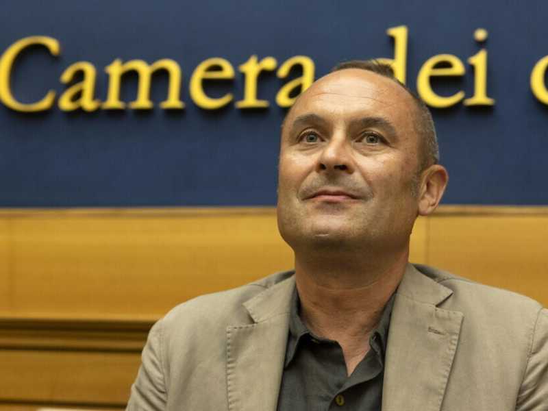 Dopo il passaggio in FI Costa lascia la presidenza dalla Giunta per le autorizzazioni