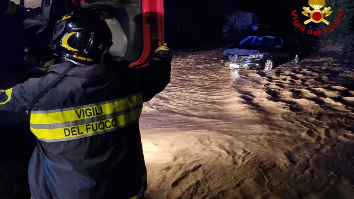 Immagine di Raffiche di pioggia e fulmini colpiscono la Toscana: si cercano due dispersi nel Pisano