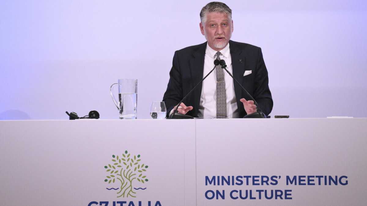 Immagine di Giuli si laurea a 48 anni: lunedì l'ultimo esame, poi la discussione della tesi