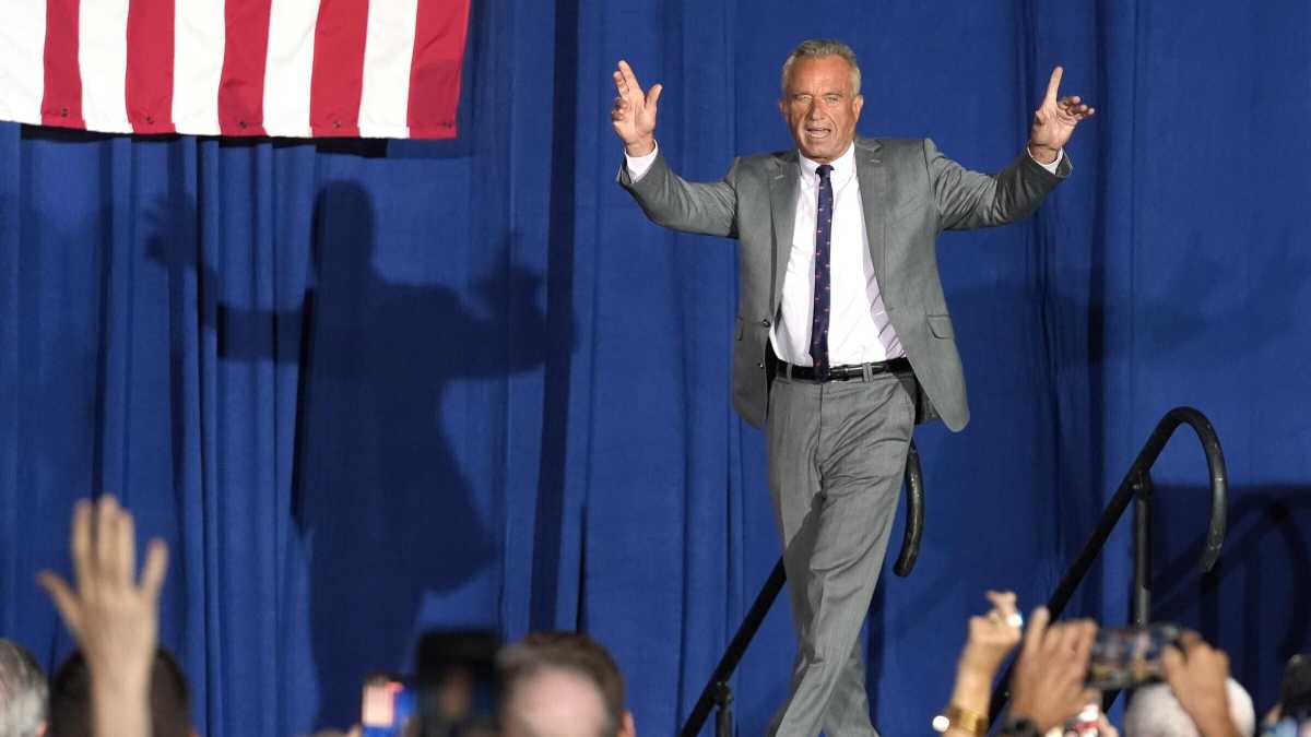 Immagine di Robert Kennedy Jr. come Sangiuliano? Una bionda forse un po' stalker scuote l'America
