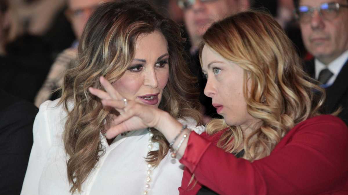 Immagine di I giorni di Santanchè: a ottobre la ministra del Turismo è a rischio dimissioni. E Meloni lo sa