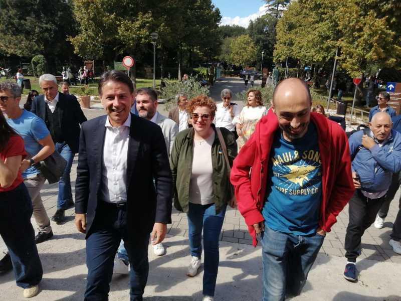 Giuseppe Conte alla Marcia per la Pace (foto Ansa)