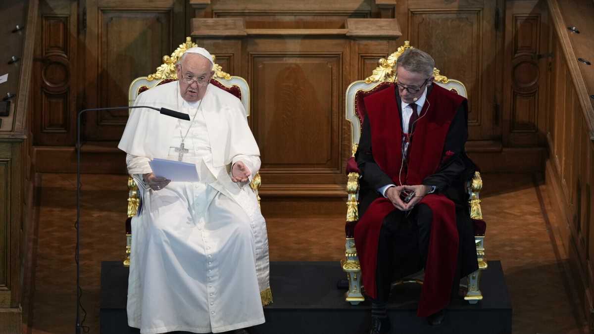 Immagine di Il Papa va in Belgio e bastona relativisti e cultori del pensiero debole