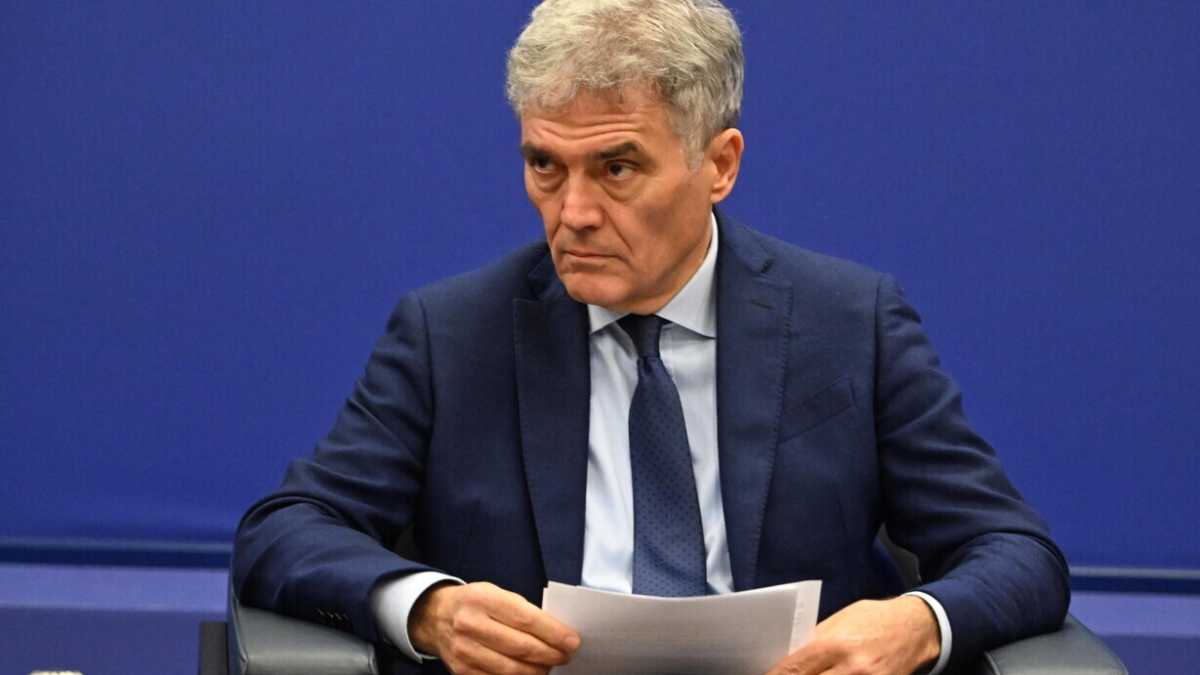 Immagine di Un ossimoro, tra politica e tv. Chi è Natale, l’uomo di Bonelli e Fratoianni in Rai