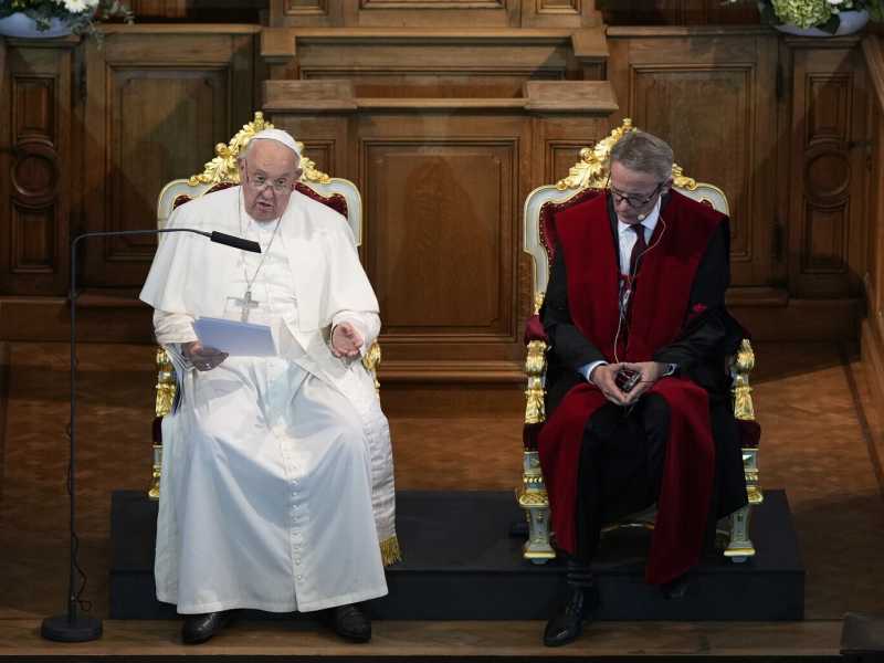 Il Papa va in Belgio e bastona relativisti e cultori del pensiero debole