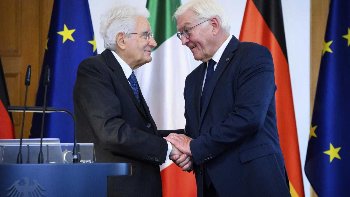Immagine di Kyiv, migranti, banche. Tre grandi trollate europeiste di Mattarella