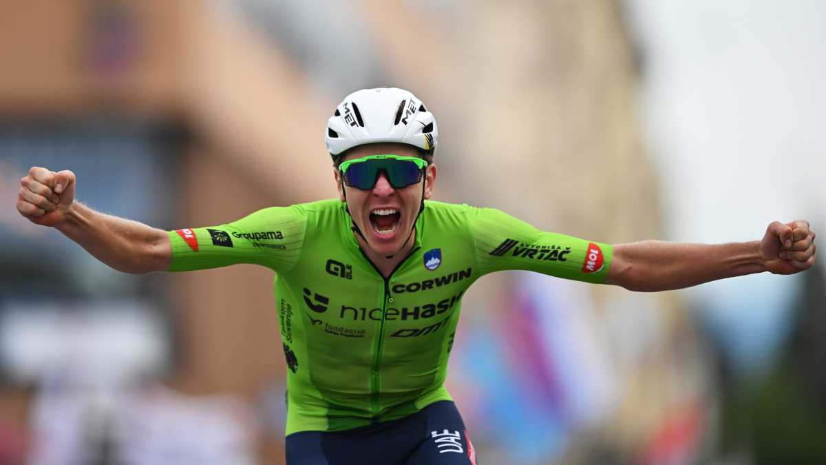 Immagine di Tadej Pogacar ha vinto il Mondiale di Zurigo 2024 e ha allungato il ciclismo