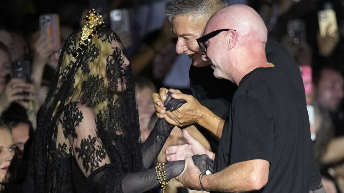 Immagine di Il velo pietoso: dalle incisioni secentesche alle sfilate di Madonna