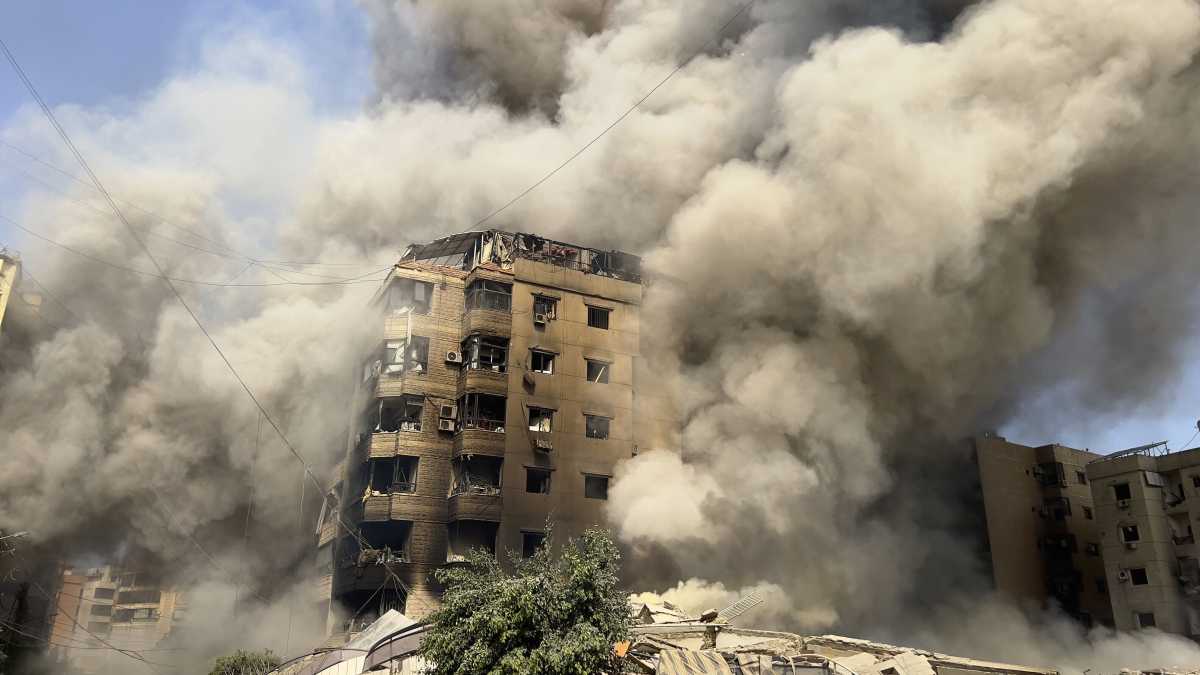 Immagine di Hezbollah dice di essere pronto per uno scontro a terra, mentre Israele bombarda il centro di Beirut
