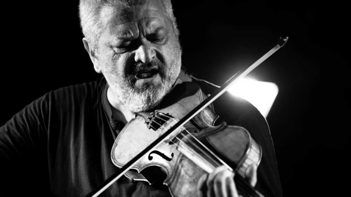Immagine di Danilo Rossi: una vita per la viola tra la Scala, il pop e il liscio