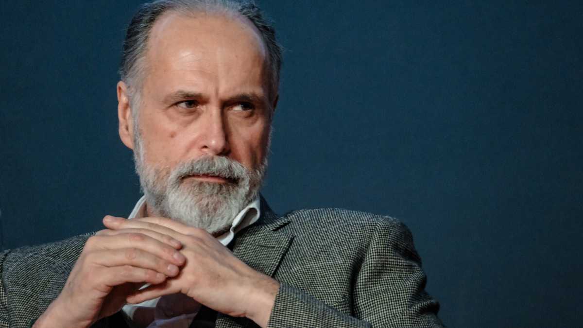Immagine di Ritratto di Giampaolo Rossi, nuovo ad Rai. Il "garibaldino di destra" con l'edera e la pipa