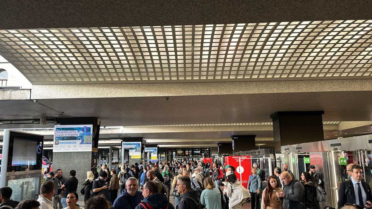 Immagine di Un guasto a Roma manda in tilt i treni. È polemica su Salvini che si difende: "Errore di una ditta privata"