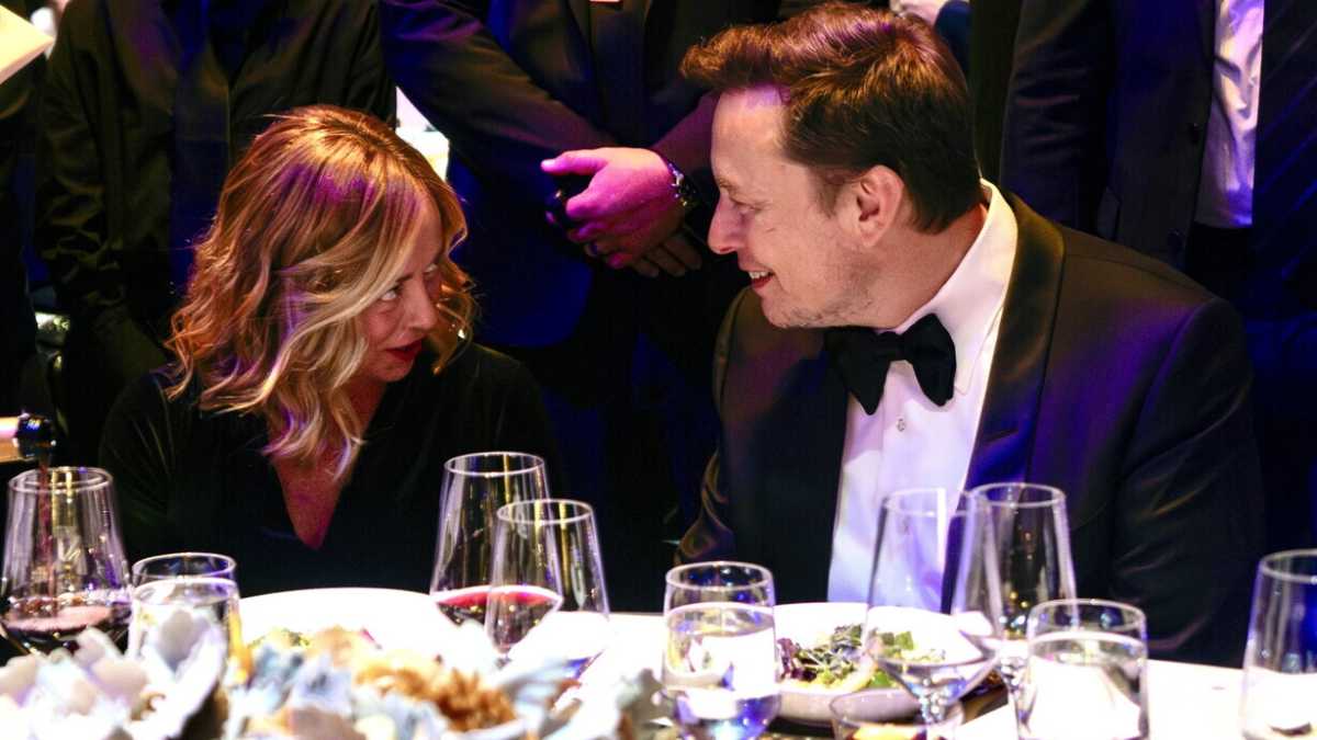 Immagine di Le pazze condizioni che Meloni avrebbe posto a Musk: stallo sull’assunzione di Pino Insegno