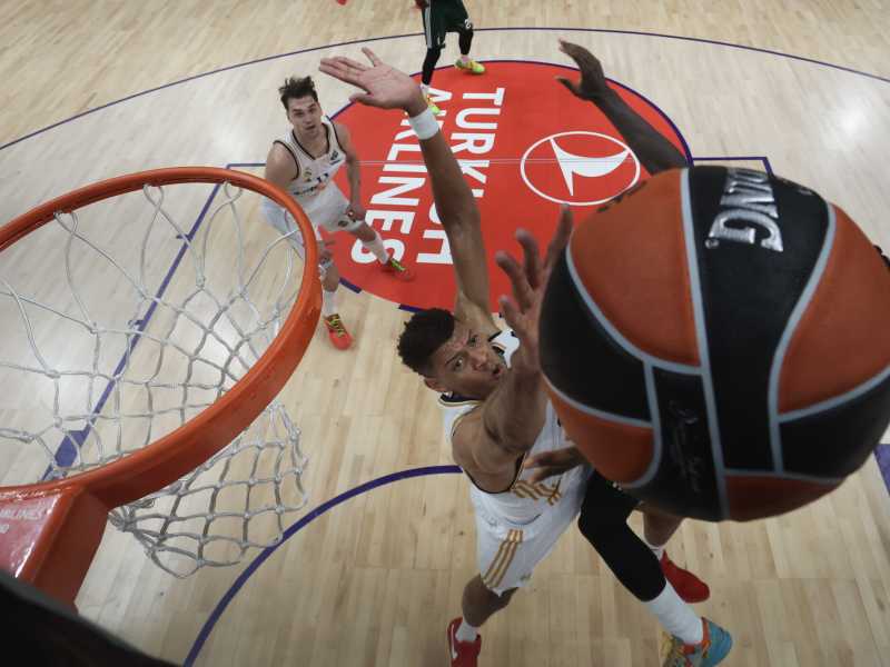 Un'immagine della finale dell'Eurolega 2023-2024 tra&nbsp;Real Madrid e Panathinaikos (foto Getty Images)<br />
