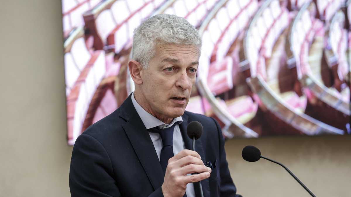 Immagine di Morra: "Bucci è malato oncologico come Santelli: chi lo vota deve esserne consapevole"