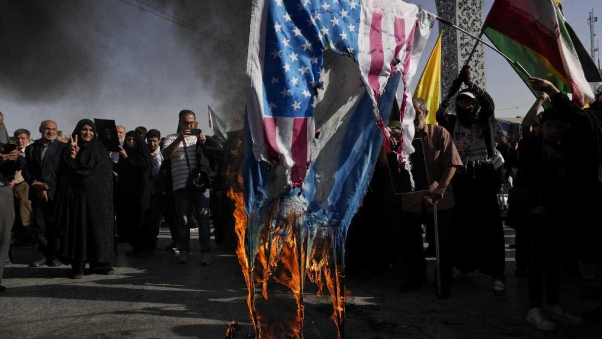 Immagine di Perché il pacifista collettivo va in tilt quando si trova a fare i conti con la violenza dell’Iran