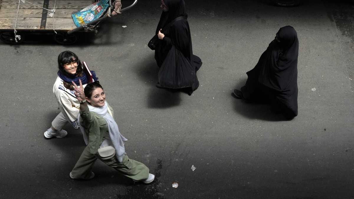 Immagine di Donne iraniane a mani nude, al Franco Parenti