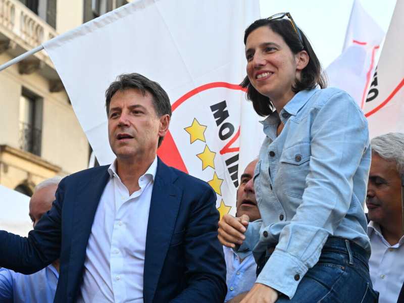 “Lasciamoli scannare”. La linea Pd sulla lite Renzi-Conte