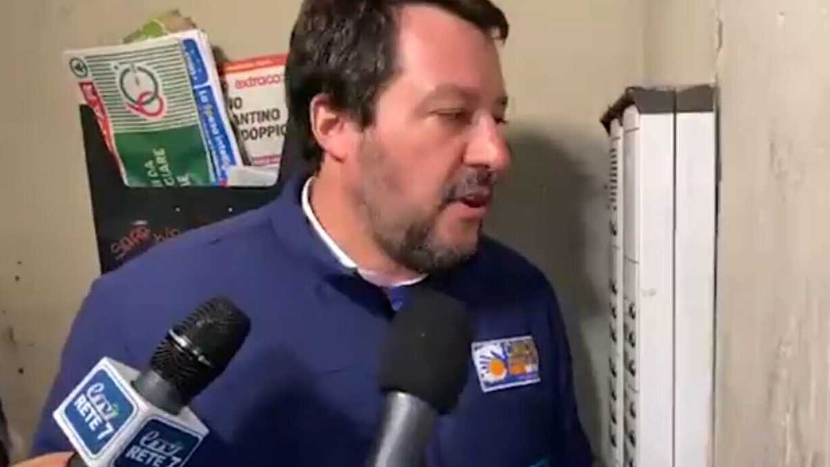 Immagine di Avvistato Salvini al citofono