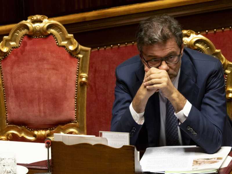 Dopo le parole di Giorgetti, il governo frena: "Nessuna nuova tassa è in lavorazione"