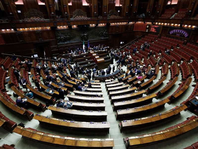 Decretazioni d'urgenza e voto di fiducia: i danni del bicameralismo perfetto
