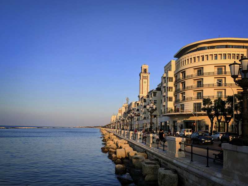 L'albergo delle Nazioni a Bari (foto Pexels)