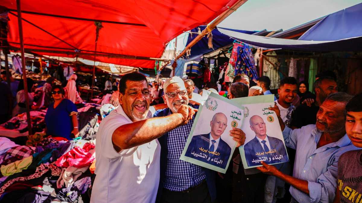 Immagine di Saied verso la vittoria alle elezioni e la Tunisia è al collasso. Ma l’Ue applaude