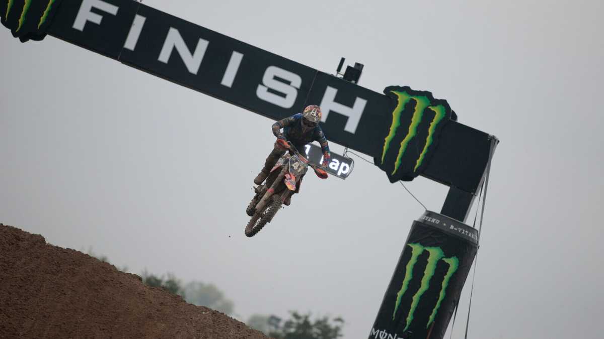 Immagine di A Matterley Basin, Regno Unito, si corre l'olimpiade del motocross