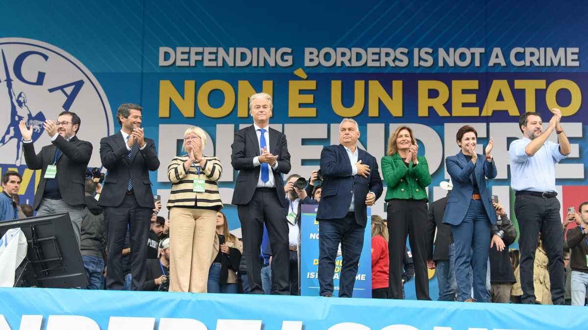 Immagine di Salvini a Pontida. Va, pensiero con Orbán e Vannacci. Nasce la Lega Evola, la destra esoterica