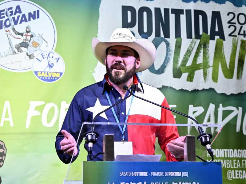 Il cowboy trumpiano a Pontida: "Giorgia è moderata, Donald e Matteo sono più simili"