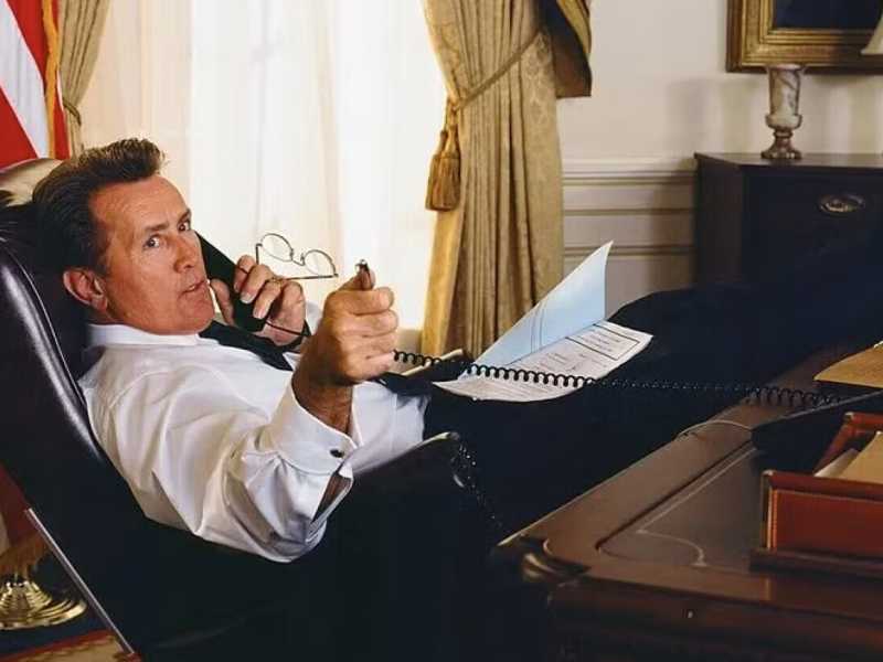Martin Sheen &egrave; il Presidente Josiah Bartlet nella serie tv West Wing, creata da Aaron Sorkin e andata in onda dal 1999 al 2006&nbsp;<br />