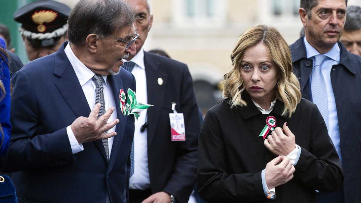 Immagine di Spiati i conti correnti di Giorgia e Arianna Meloni e altri ministri. La premier: "Dossieraggio quotidiano"