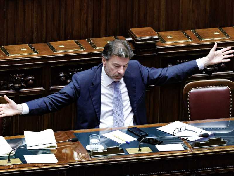 La sinistra immobiliare contro Giorgetti