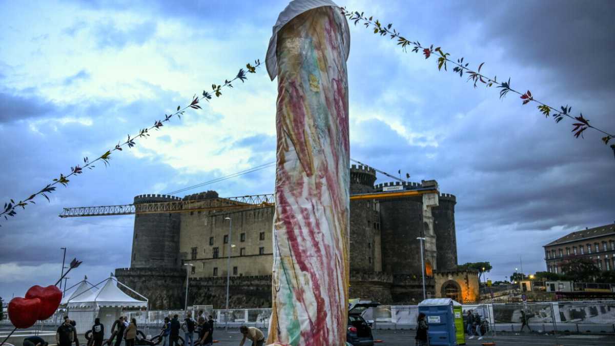Immagine di Qui dove il pisellone di Pulcinella è arte e il sedere della Spigolatrice è un’offesa