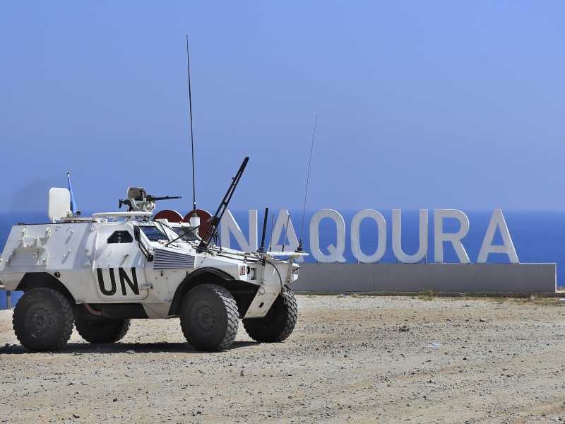 Un blindato di Unifil ad al Naqoura (foto LaPresse)