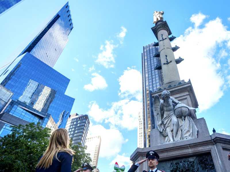 La statua di Cristoforo Colombo a New York (Ansa)