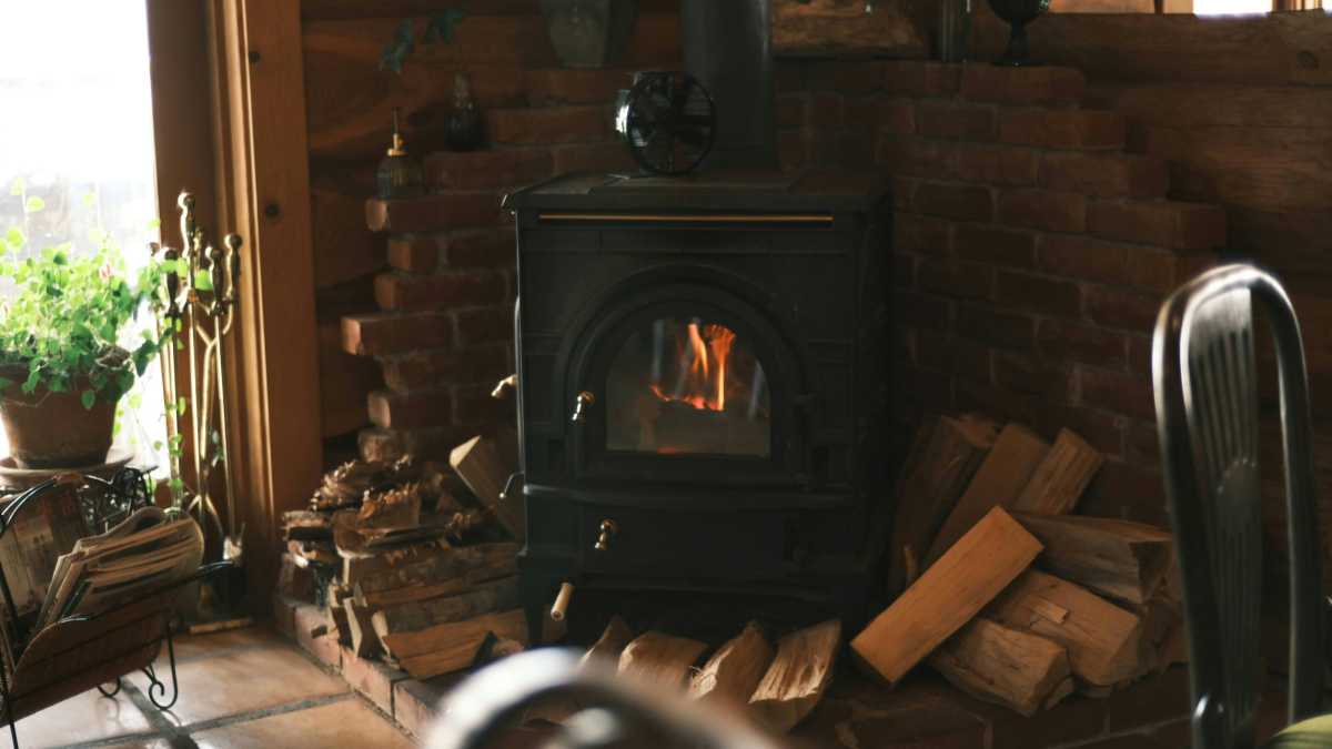 Immagine di Il sogno jungeriano della cucina a legna, contro chi vuole dimezzare le polveri sottili