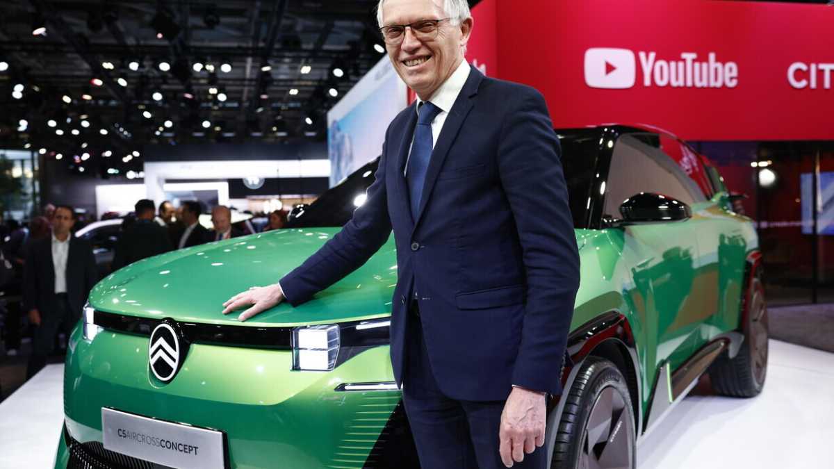 Immagine di Tavares l'ambiguo attacca ancora la politica