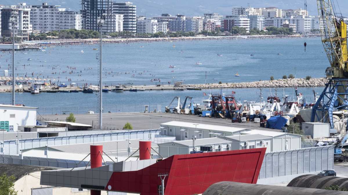 Immagine di Il metodo usato dall’Italia con l’Albania, sui migranti, è tutto tranne che uno scandalo
