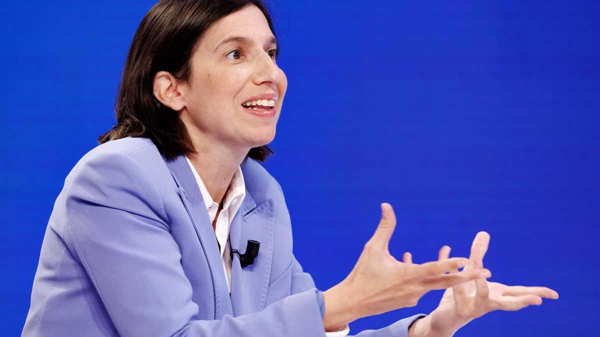 Immagine di Elly nel paese delle meraviglie economiche: il Pd fa un convegno