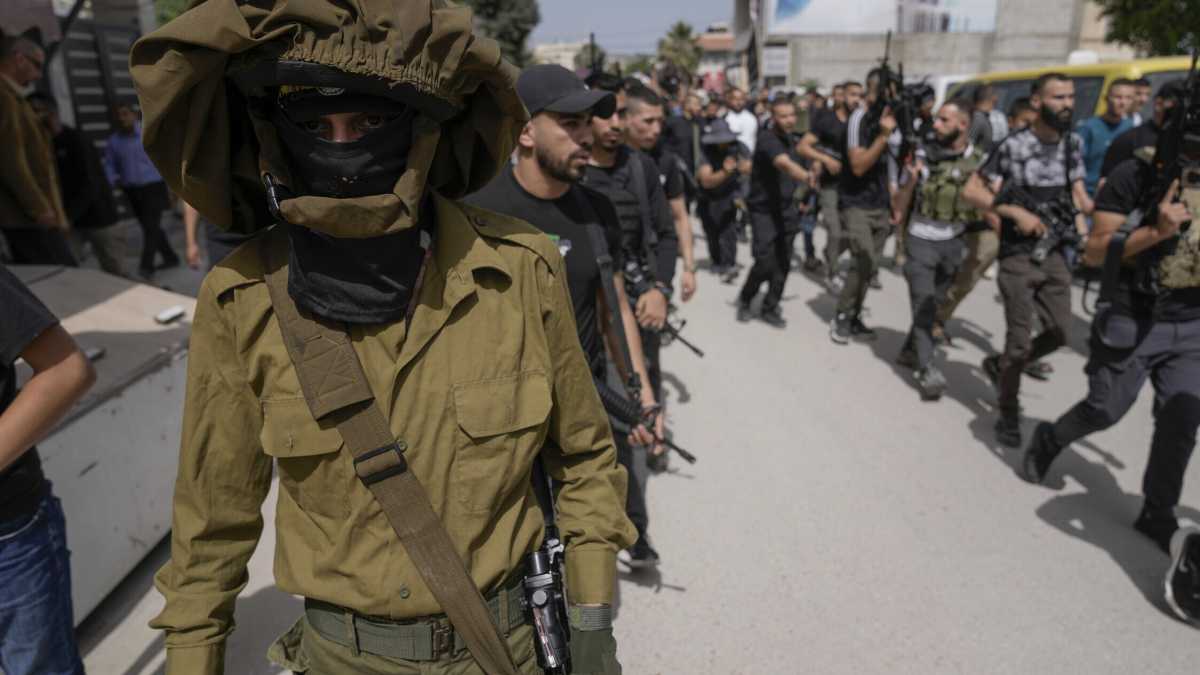 Immagine di Se gli ebrei rinunciassero alle armi oggi, non ci sarebbe più Israele